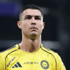 Cristiano Ronaldo w żółtej koszulce klubu Al Nassr.