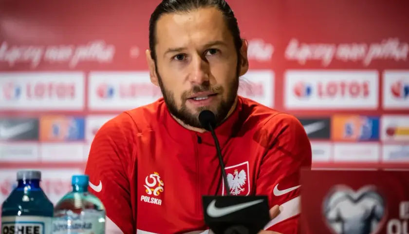 Grzegorz Krychowiak, reprezentant Polski, podczas konferencji prasowej. Gdzie gra teraz? W klubie Al-Shabab.