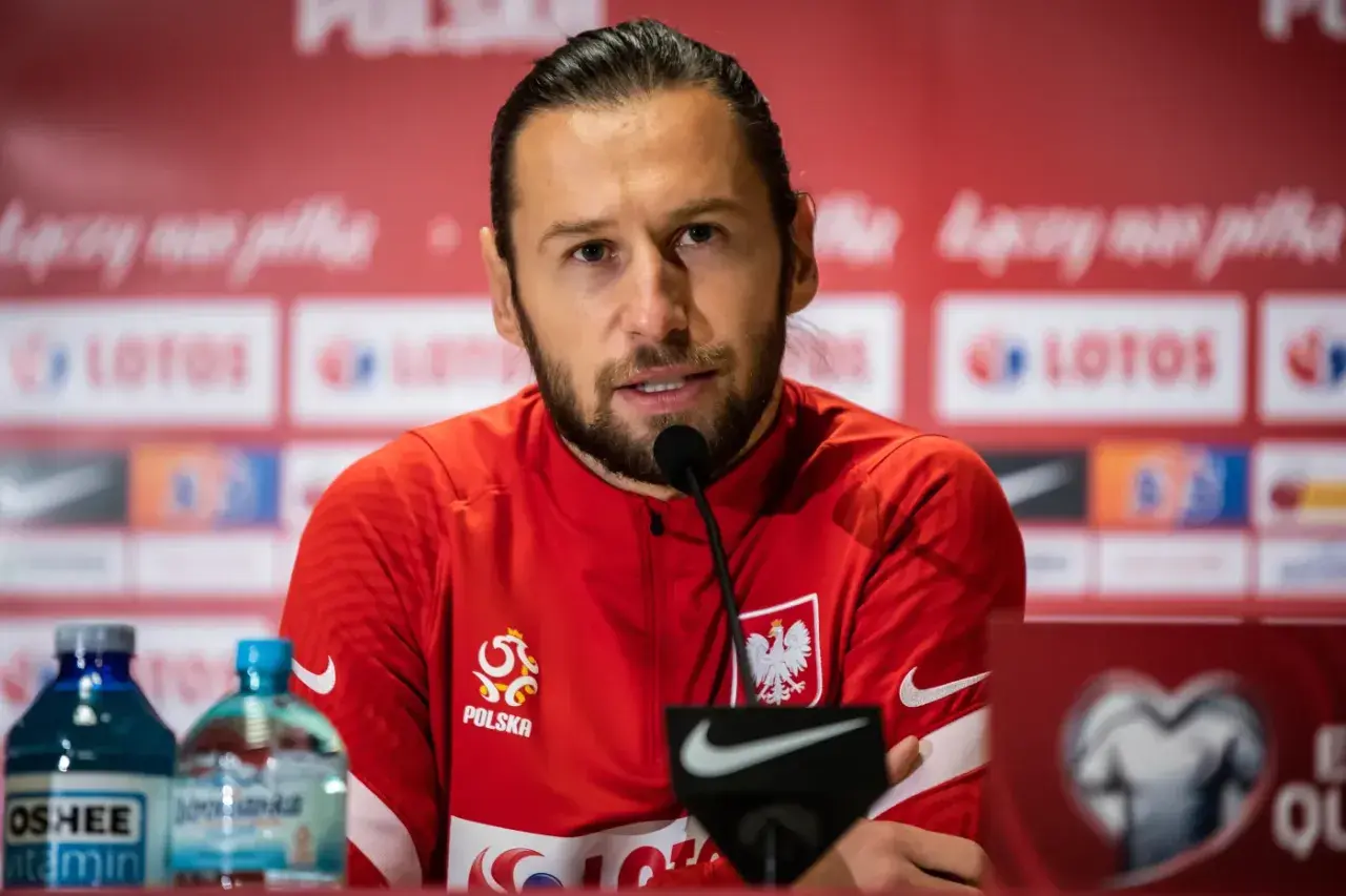 Grzegorz Krychowiak, reprezentant Polski, podczas konferencji prasowej. Gdzie gra teraz? W klubie Al-Shabab.